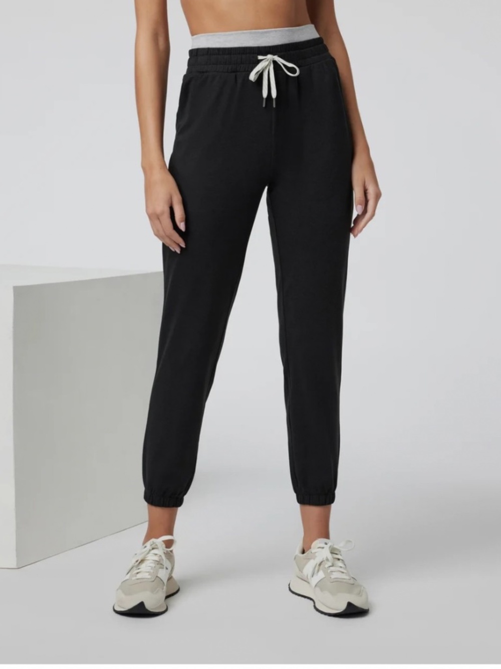 Vuori Black Performance Joggers Sweatpants XS